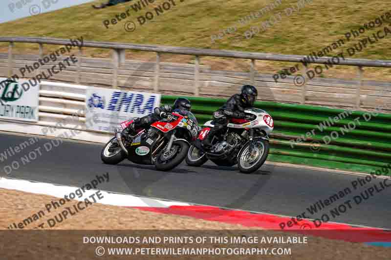 Vintage motorcycle club;eventdigitalimages;mallory park;mallory park trackday photographs;no limits trackdays;peter wileman photography;trackday digital images;trackday photos;vmcc festival 1000 bikes photographs